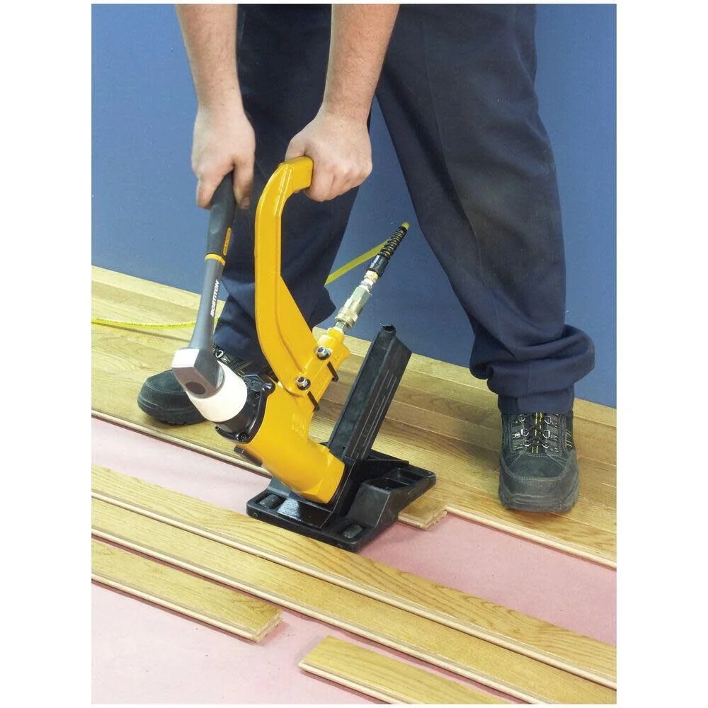 BOSTITCH Pneumatic 16 Ga. Flooring Nailer Kit - Image 8