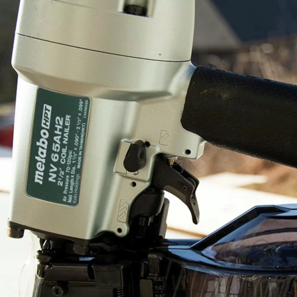 Metabo HPT Coil Siding Nailer, 1-1/2 inch to 2-1/2 inch Siding Nails, Side load, Tilt Bottom Magazine (NV65AH2) - Image 2