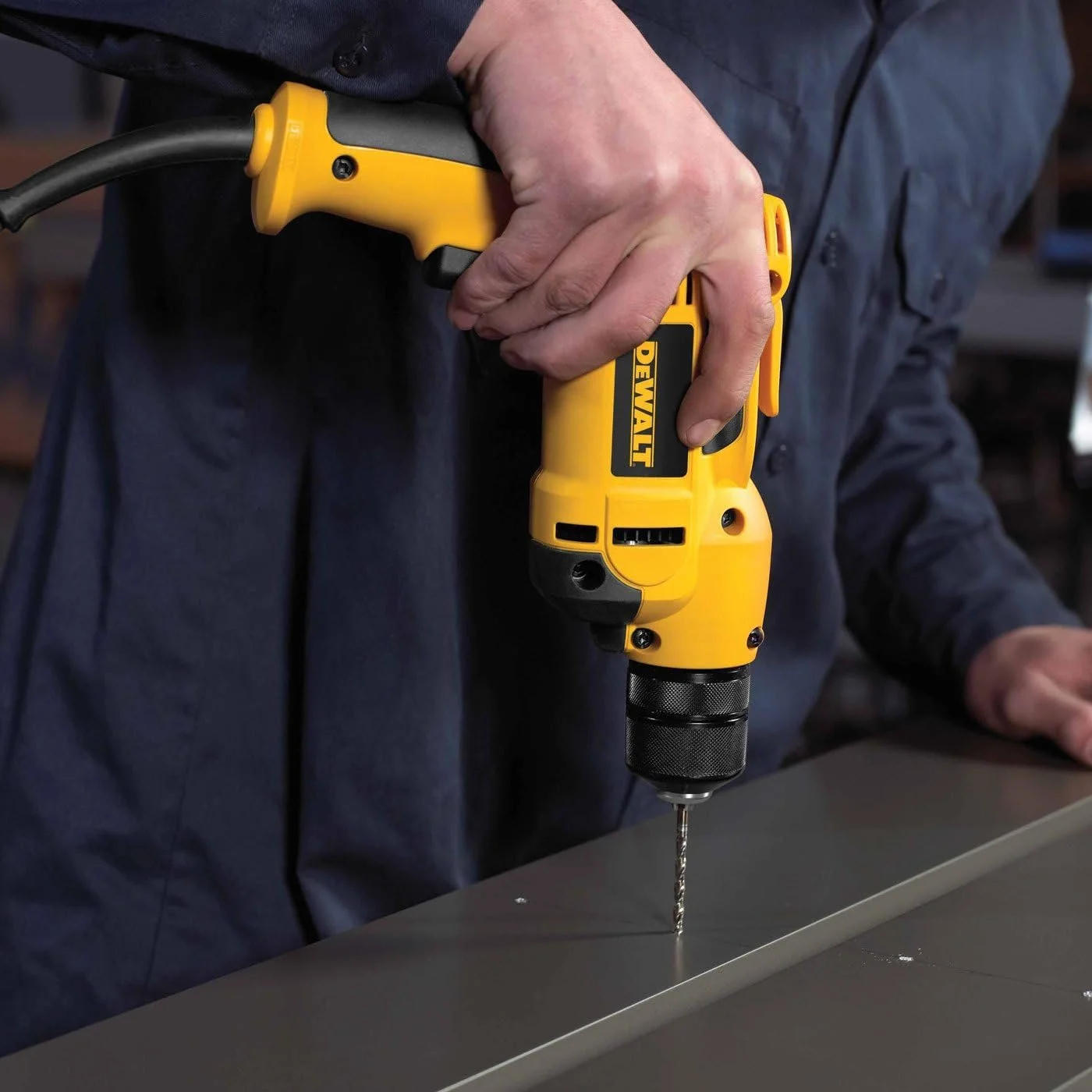 DEWALT DWD112 8A 3/8" VSR Pistol-Grip Drill - Image 2